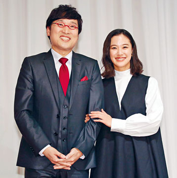 ■蒼井優陪老公山里亮太到髮型屋,更要老公剪個福山雅治髮型。