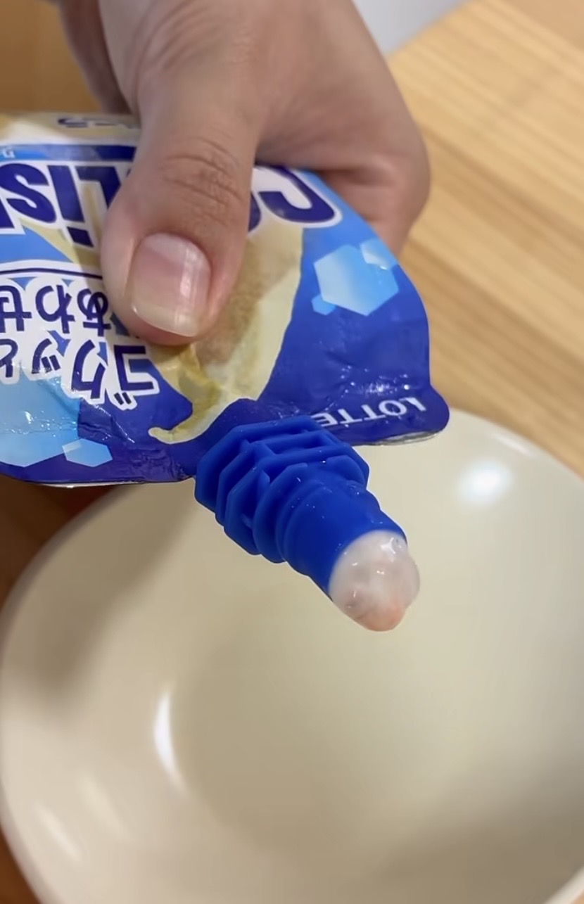 日本女子買Coolish啜啜雪糕竟唧出血。 @shio.shoco / threads 日本女子買Coolish啜啜雪糕竟唧出血。 @shio.shoco / threads