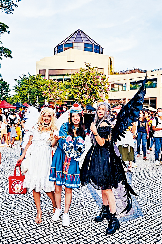 為「愉景灣 Fun Day」打響頭炮嘅「盞鬼」萬聖節活動,將首辦「百變Cosplay巡遊爭霸戰」。 為「愉景灣 Fun Day」打響頭炮嘅「盞鬼」萬聖節活動,將首辦「百變Cosplay巡遊爭霸戰」。