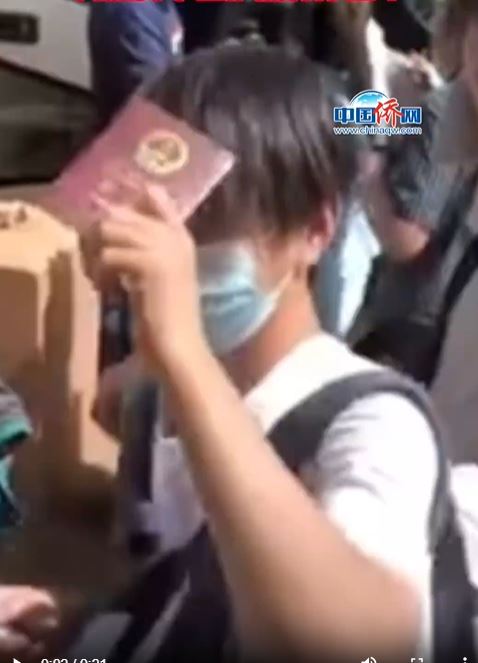 中国在苏丹公民持中国护照撤离。