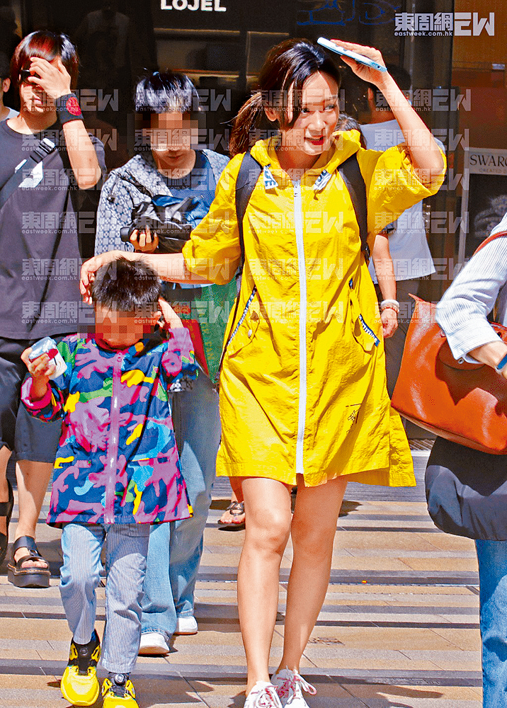 《東周刊》直擊到楊思琦兩母子行足兩小時僅花10蚊。