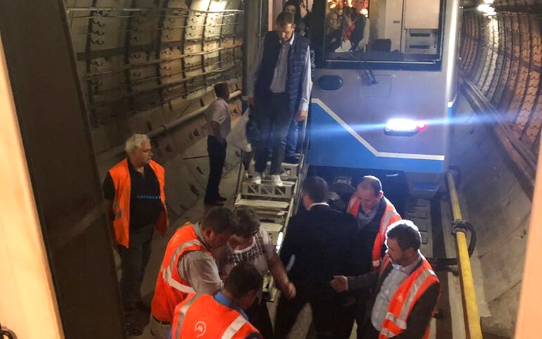 俄罗斯首都莫斯科一条地铁线周二发生大停电，导致列车停驶。　AP图片