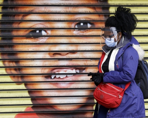 南非截獲假新冠疫苗及口罩。AP圖片