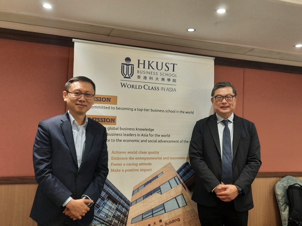 許佳龍(左)將轉任為科大協理副校長(學術發展)。右為譚嘉因。 許佳龍(左)將轉任為科大協理副校長(學術發展)。右為譚嘉因。