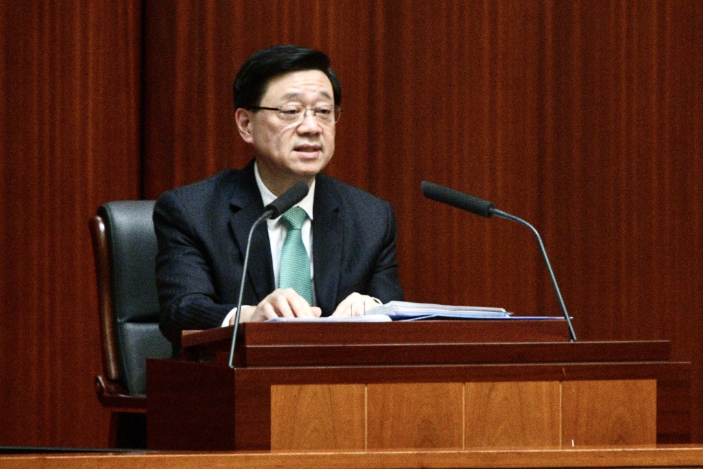 立法會會議，行政長官發表施政報告。盧江球攝