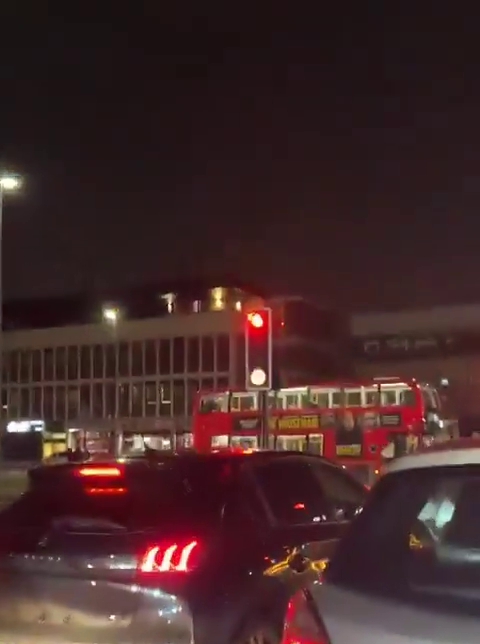 英國男女巴士上演活春宮。 網片截圖 英國男女巴士上演活春宮。 網片截圖