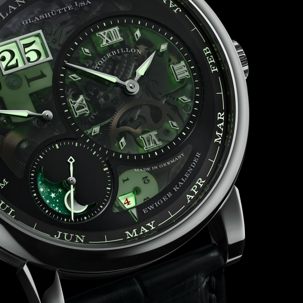 朗格以獨特夜光設計為賣點的Lumen系列,新型號Lange 1 Tourbillon Perpetual Calendar“Lumen” 具備停秒陀飛輪與瞬跳顯示萬年曆。 朗格以獨特夜光設計為賣點的Lumen系列,新型號Lange 1 Tourbillon Perpetual Calendar“Lumen” 具備停秒陀飛輪與瞬跳顯示萬年曆。