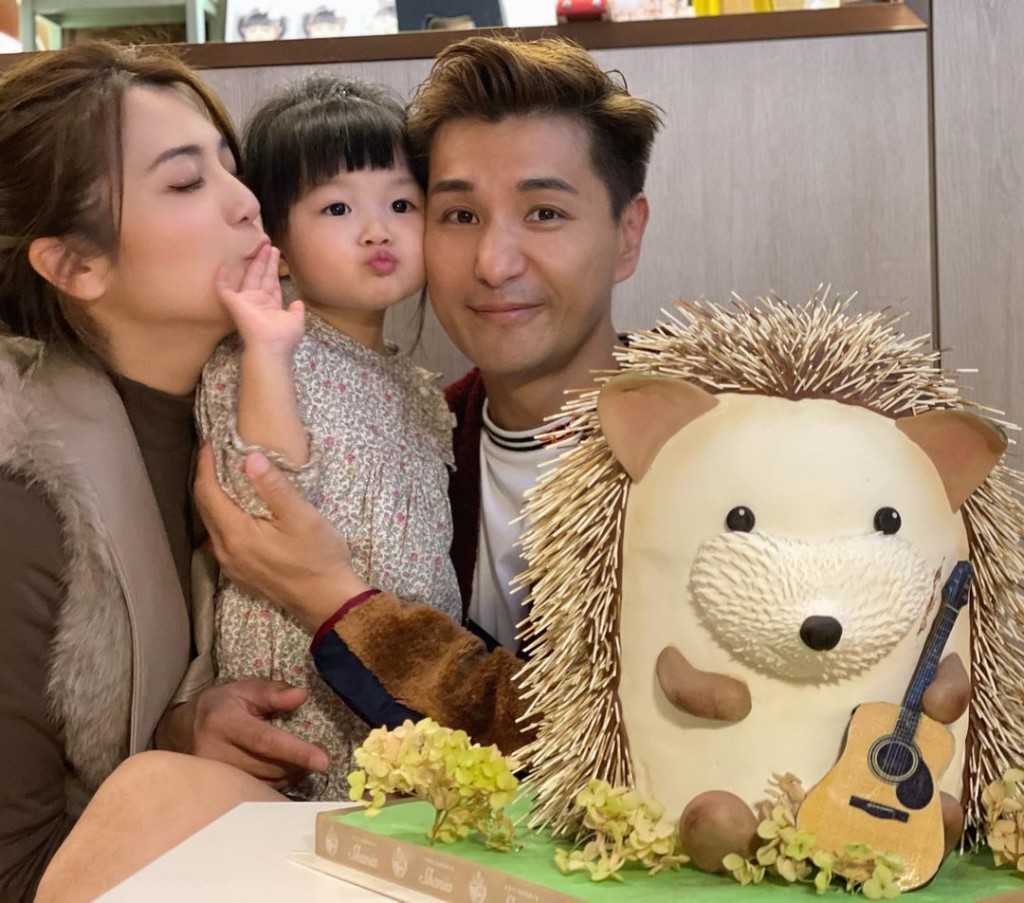 2018年，陳展鵬與單文柔結婚，翌年為誕下一女「小豬比」。  ​