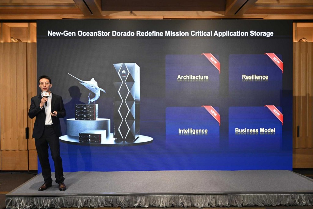 劉君則指出,面對AI時代對數據存儲提出的更高性能、更高可靠性和更安全的要求,該産品創新實現億級IOPS的極致性能。 劉君則指出,面對AI時代對數據存儲提出的更高性能、更高可靠性和更安全的要求,該産品創新實現億級IOPS的極致性能。