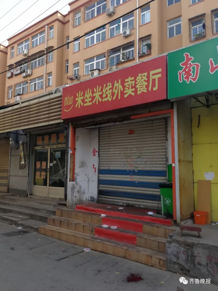 涉事米線店已拉上大閘。網上圖片