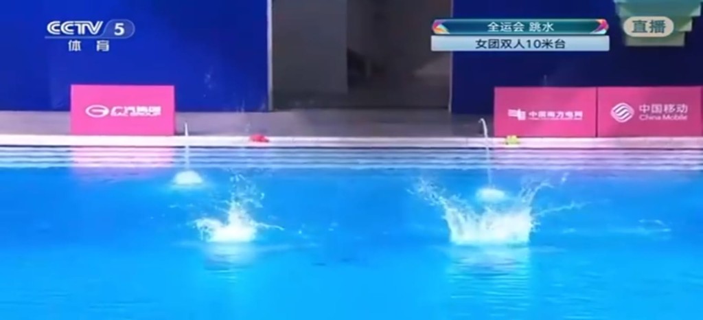 全紅嬋(右)在復出首戰,即再現水花消失術。直播截圖 全紅嬋(右)在復出首戰,即再現水花消失術。直播截圖