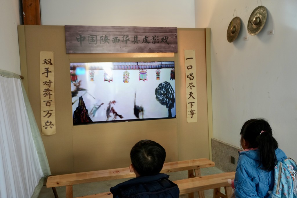元宵節、國慶黃金周等節日，會有陝西華縣皮影戲在谷內上演，可先在微信官方帳號查詢。（圖片來源：《親子王》）