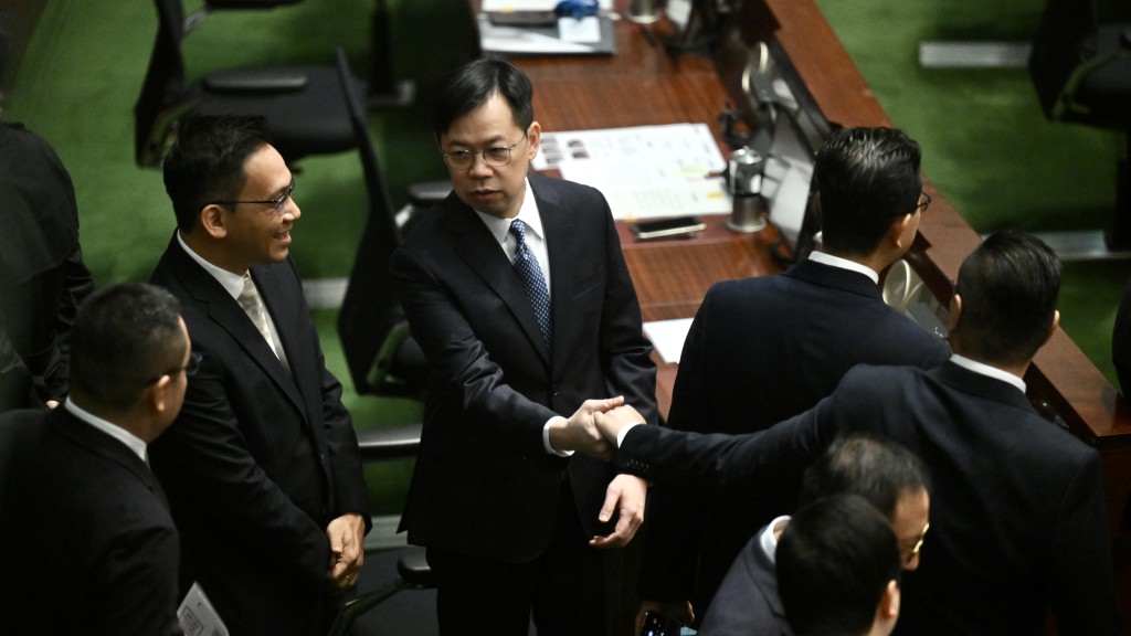 立法會議員宣誓儀式上午11時開始 議員陸續抵達準備