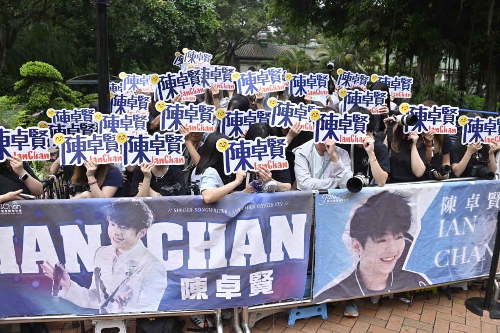 Ian話Hellosss很用心為自己做了許多事情，有滿滿的愛，感激她們。