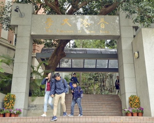 今年港大一共取錄四名文憑試狀元。