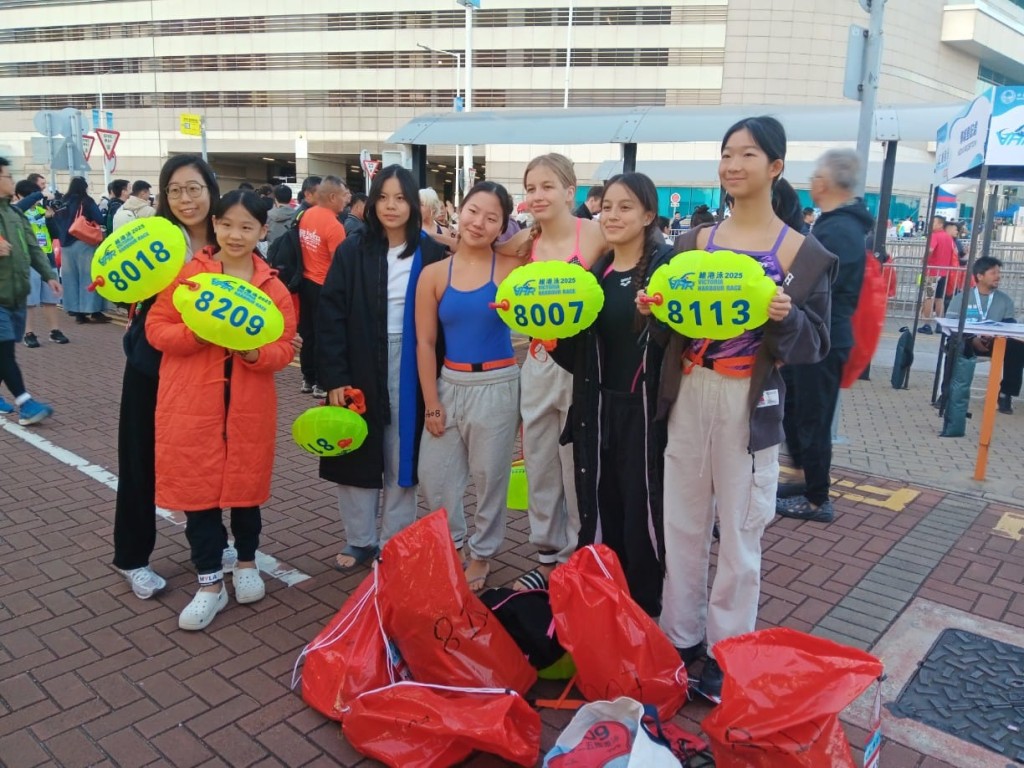 ESF explore的一眾學生和教練合照。