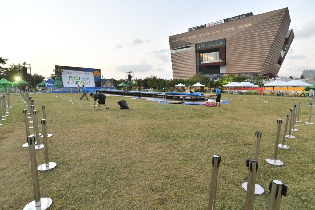 西九文化區藝術公園戶外舉辦「香港跨年倒數演唱會」。