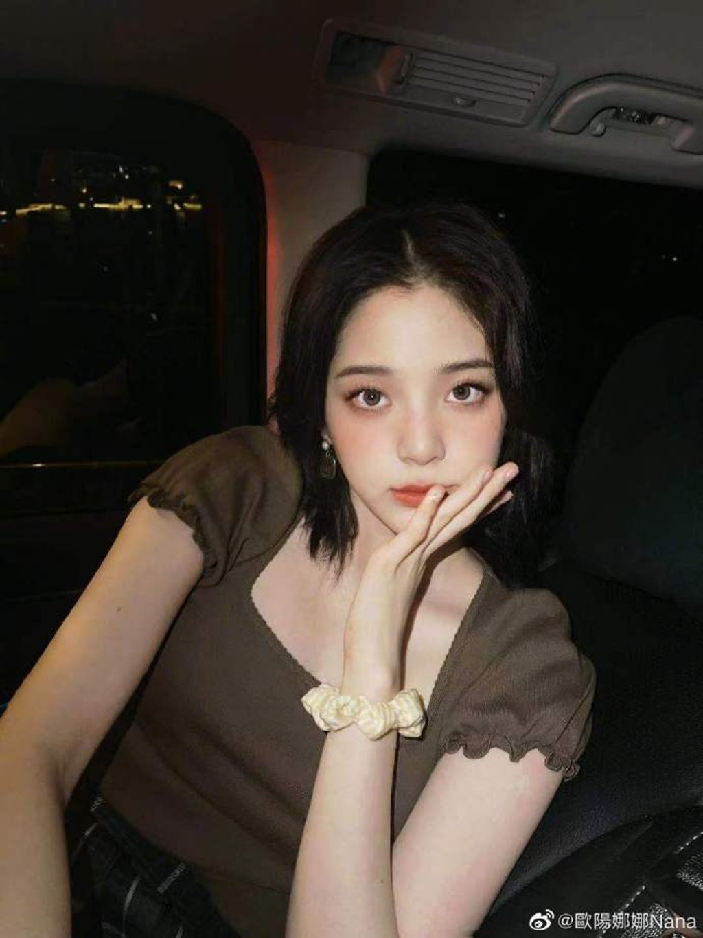早前有幕后人爆欧阳娜娜是「粗口女王」。