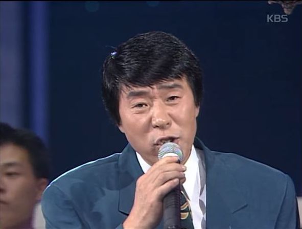 宋大琯於1967年以歌曲《仁慈的大叔》出道。 宋大琯於1967年以歌曲《仁慈的大叔》出道。