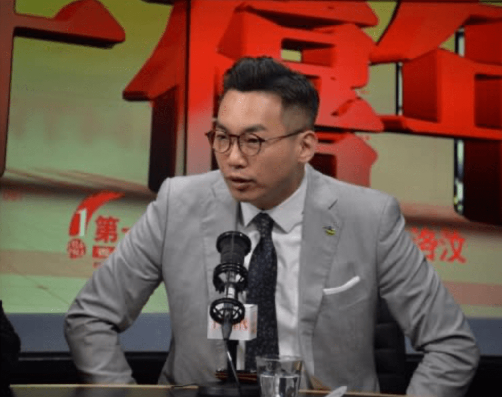 涉及民主派初選「串謀顛覆國家政權罪」被判囚的45人中，時任公民黨黨魁、立法會前議員楊岳橋已服畢刑期，據悉今日（28日）清晨，由七人車接載離開赤柱監獄。