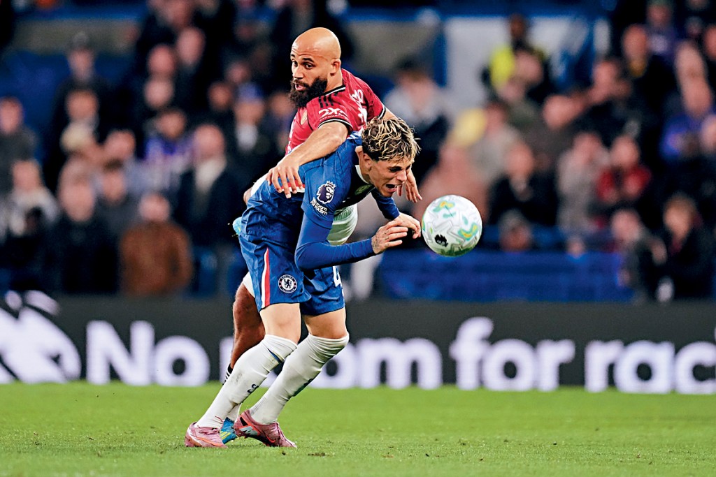 阿歷真度加拿祖（前）離開曼聯後表現大跌。