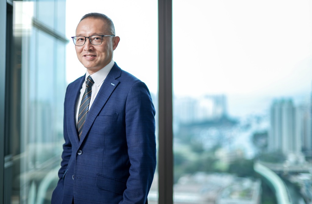 长实营业部首席经理郭子威表示:'年底前美国联储料具备降息条件,现阶段市场只在静待降息讯号落地,买家观望仅影响短期入市节奏。' 长实营业部首席经理郭子威表示:'年底前美国联储料具备降息条件,现阶段市场只在静待降息讯号落地,买家观望仅影响短期入市节奏。'