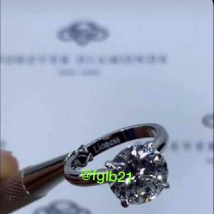 Sam的在社交網限時動態出現鑽戒照片,不過之後已刪除。