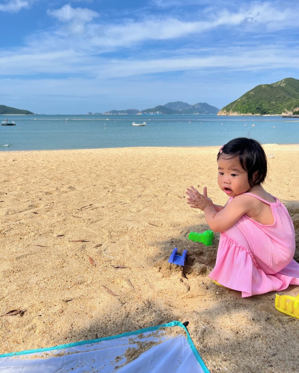 丘雅雯的女兒樣子亦十分可愛。