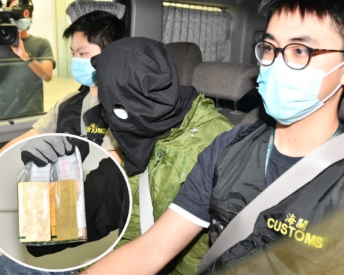 59歲男司機涉案被捕,圖為檢獲的部分走私黃金。