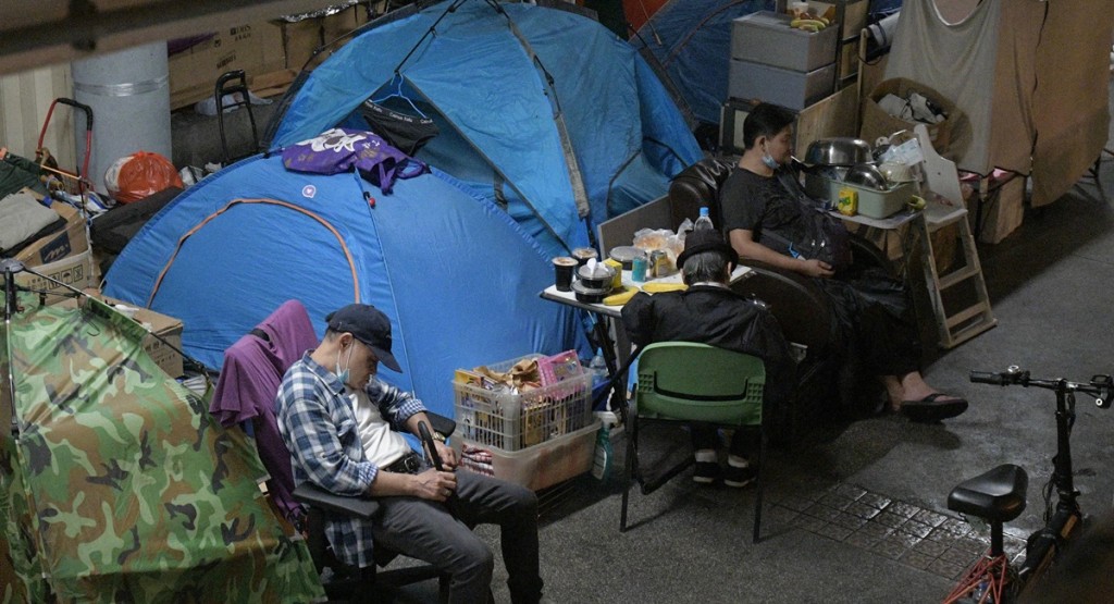 本港在新冠疫情期間,登記露宿者人數曾增至1,564人。資料圖片