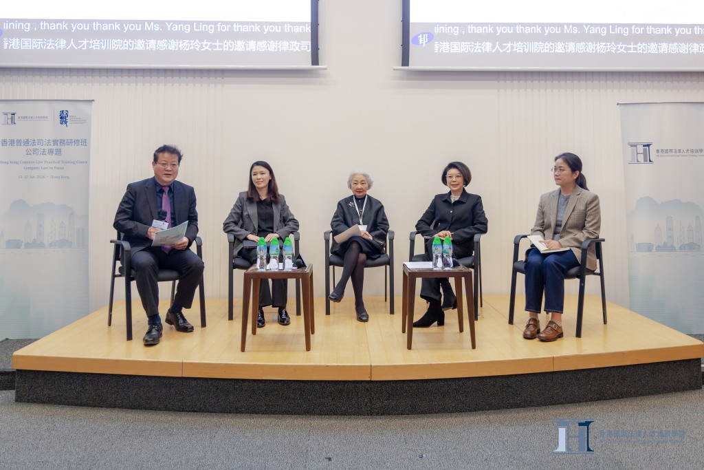 研修班安排相當密集，合共17位講者參與。林定國fb