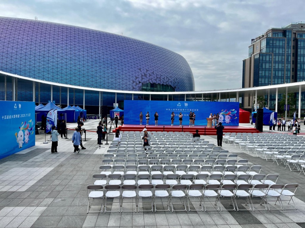 位於啟德體育園中央廣場的終點站。 位於啟德體育園中央廣場的終點站。