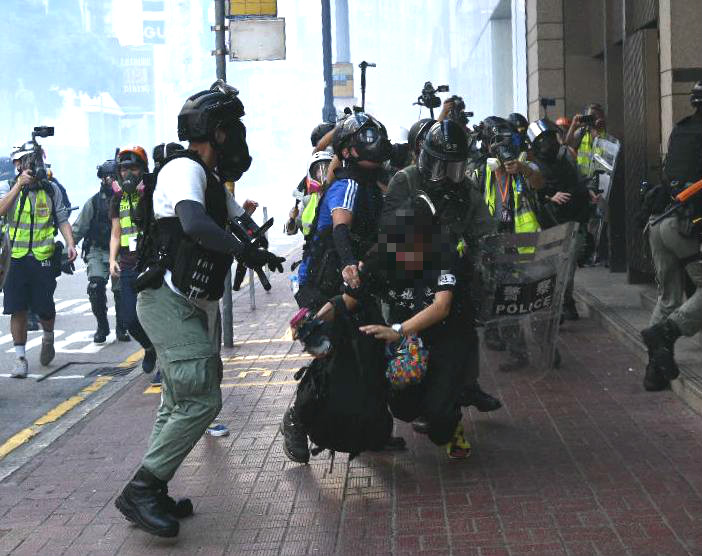 警方銅鑼灣制服多人