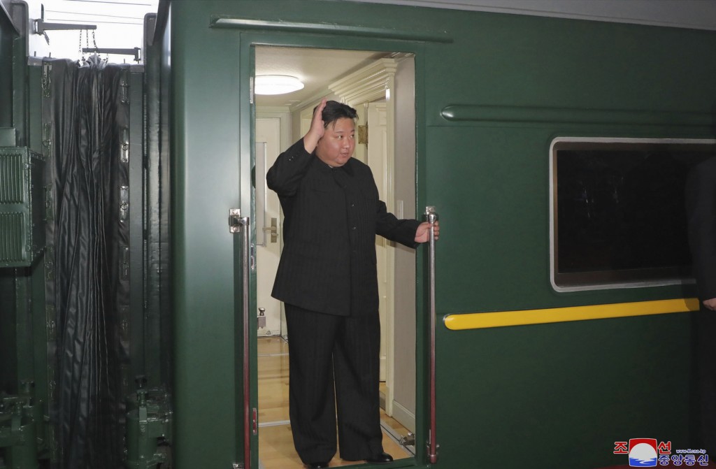 金正恩乘坐的綠色裝甲列車再度成為國際媒體焦點。美聯社