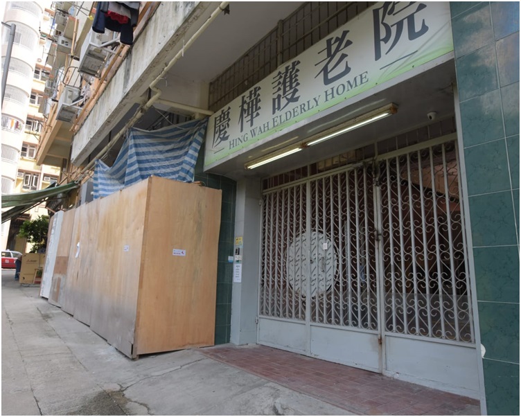 磚頭墮下擊中樓下護老院一名婆婆腳部。歐陽偉光攝