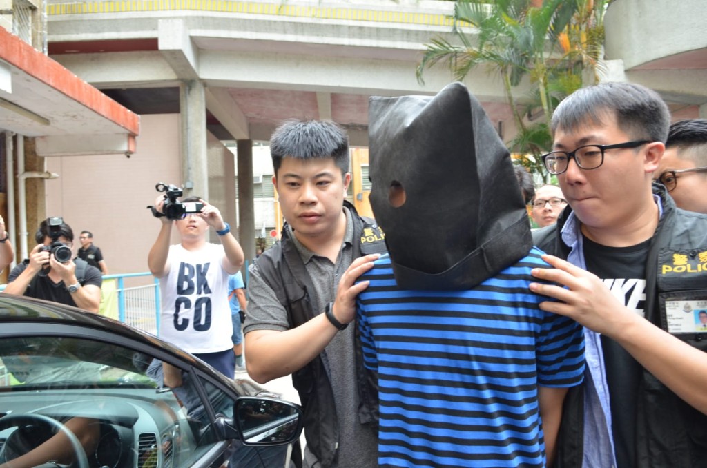 被捕男子押返寓所調查