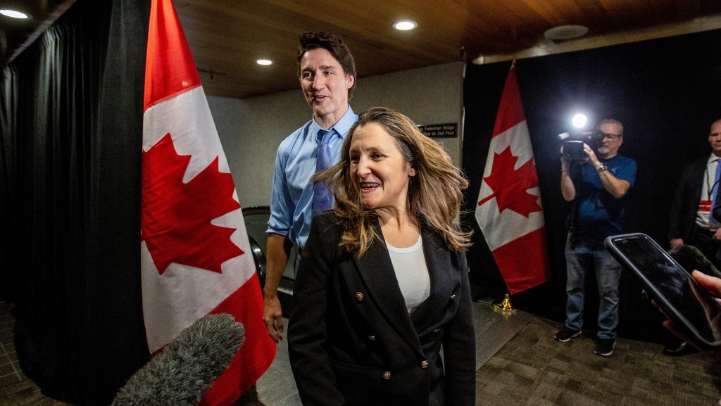 加拿大总理杜鲁多（Justin Trudeau）及副总理方慧兰（Chrystia Freeland）。 路透社