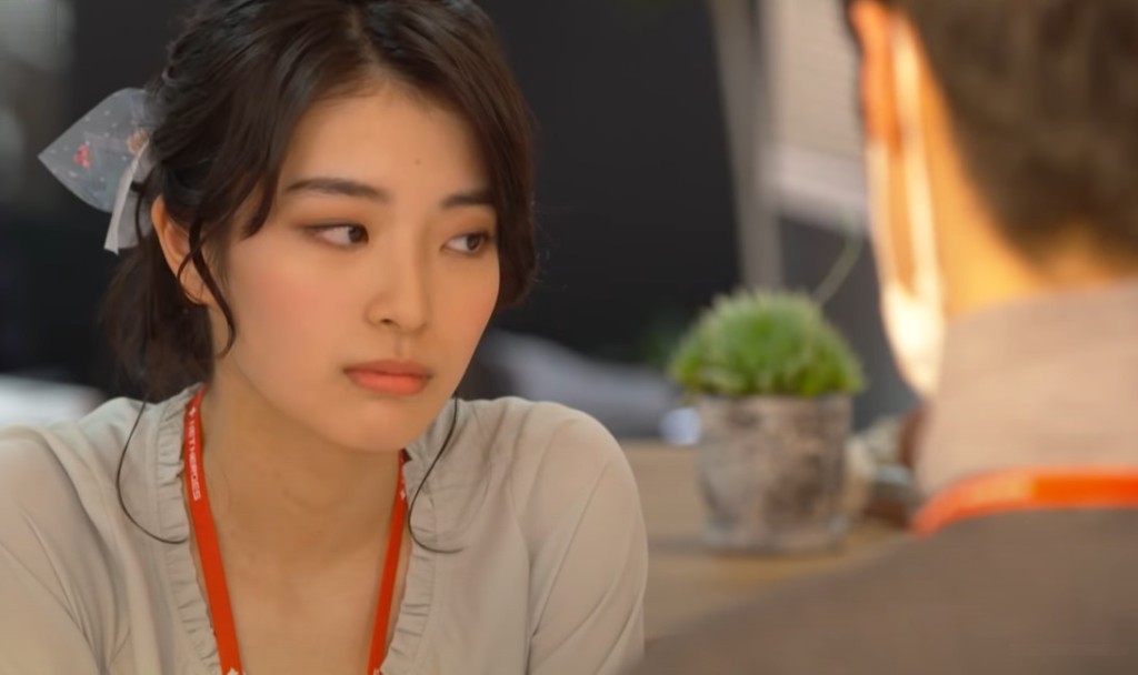 女員工被口頭警告,要完成工作才能離開。示意圖(劇集《我要準時下班》截圖)
