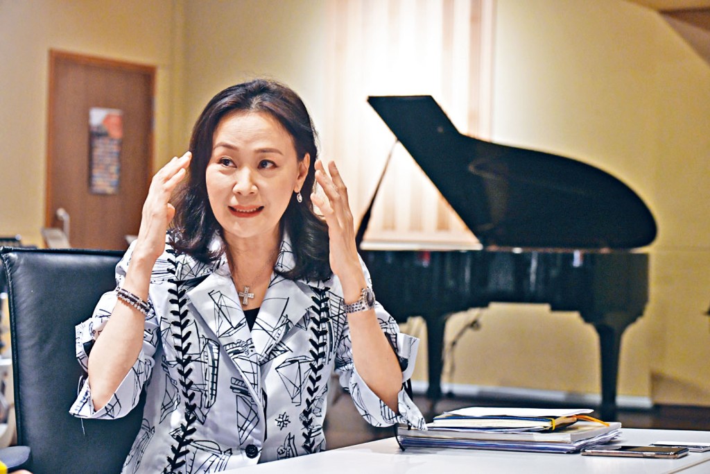 ■執業律師陳婉華認為，學習鋼琴能提升智慧，更能傳播歡樂。