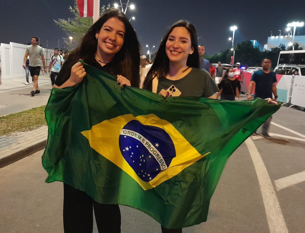 巴西女球迷Mariana（右）赞扬主办国的组织能力。王嘉豪摄