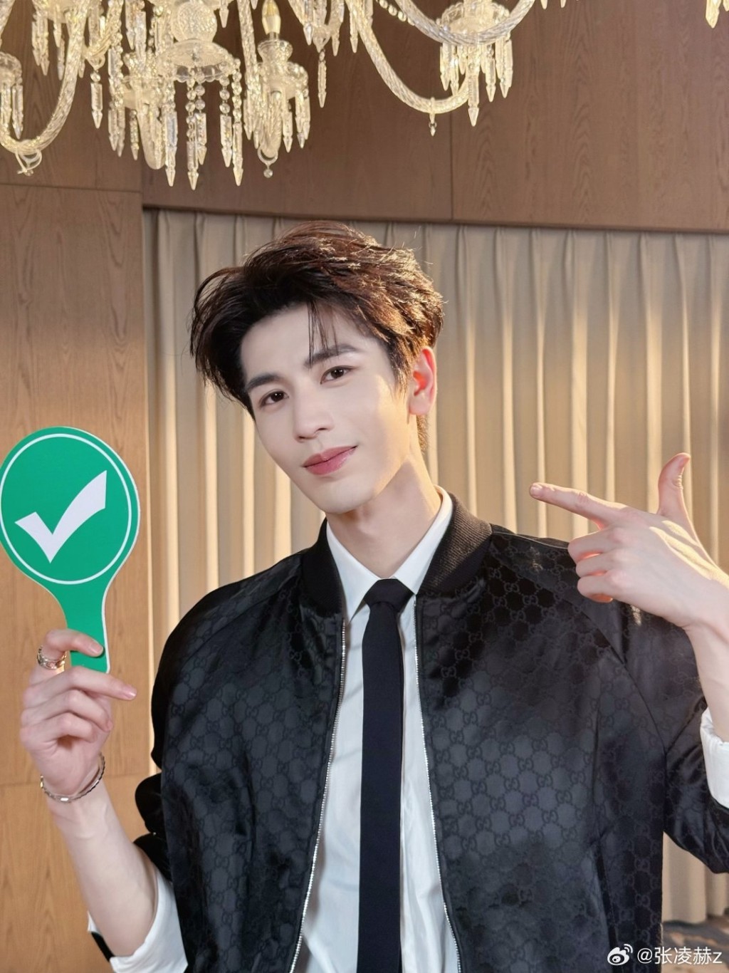 大陸男星張凌赫因主演電視劇《逐玉》走紅。 微博