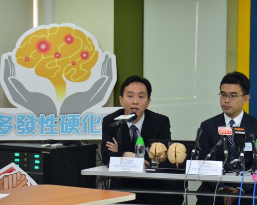 鄭永豪醫生(左)、李梓強醫生(右)。