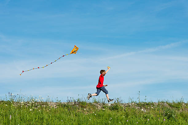 分時節最應節的活動是春遊、踏青、放風箏。