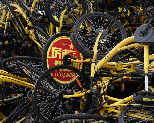 ofo用家因遲遲未能成功退款,包圍其北京總部。AP