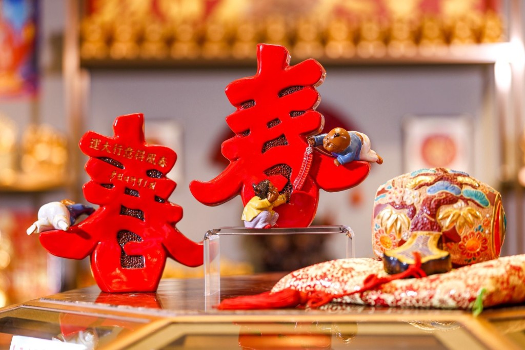 「四时可爱唯春日，一事能狂便少年」一个人若能投入百分百甚至更多的热情在自己热爱的事情上，便能永远有年轻的热情，成功也随之而来。 