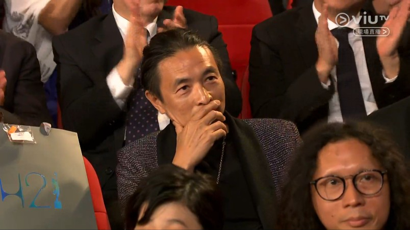 第42屆香港電影金像獎最佳美術指導獎由《金手指》文念中。