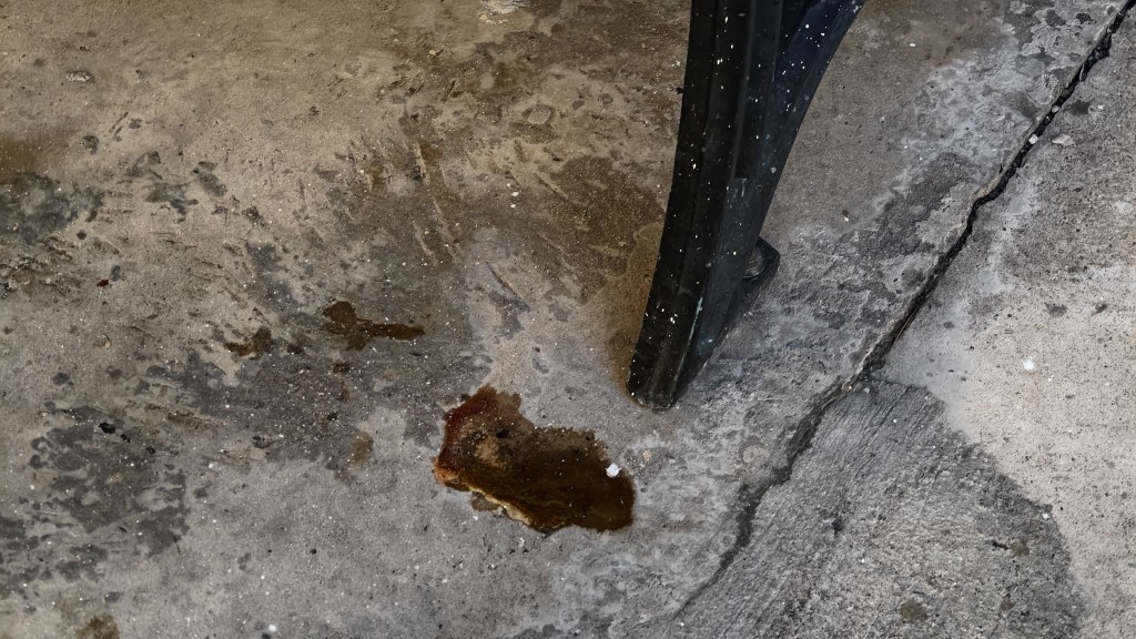 地面遺留一灘液體。