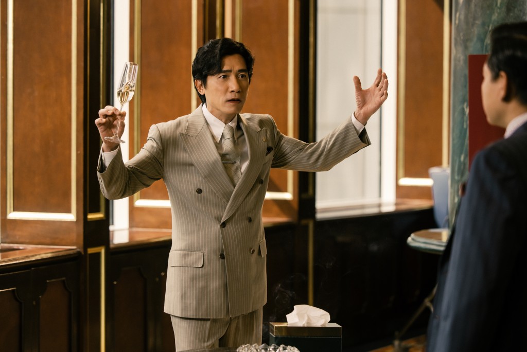梁朝伟凭《金手指》在第42届香港电影金像奖夺最佳男主角。