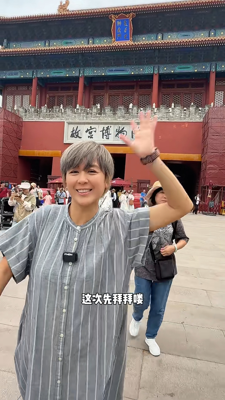 唐寧又曾到北京拍旅遊和美食片,結果惹來不少揣測。 唐寧又曾到北京拍旅遊和美食片,結果惹來不少揣測。