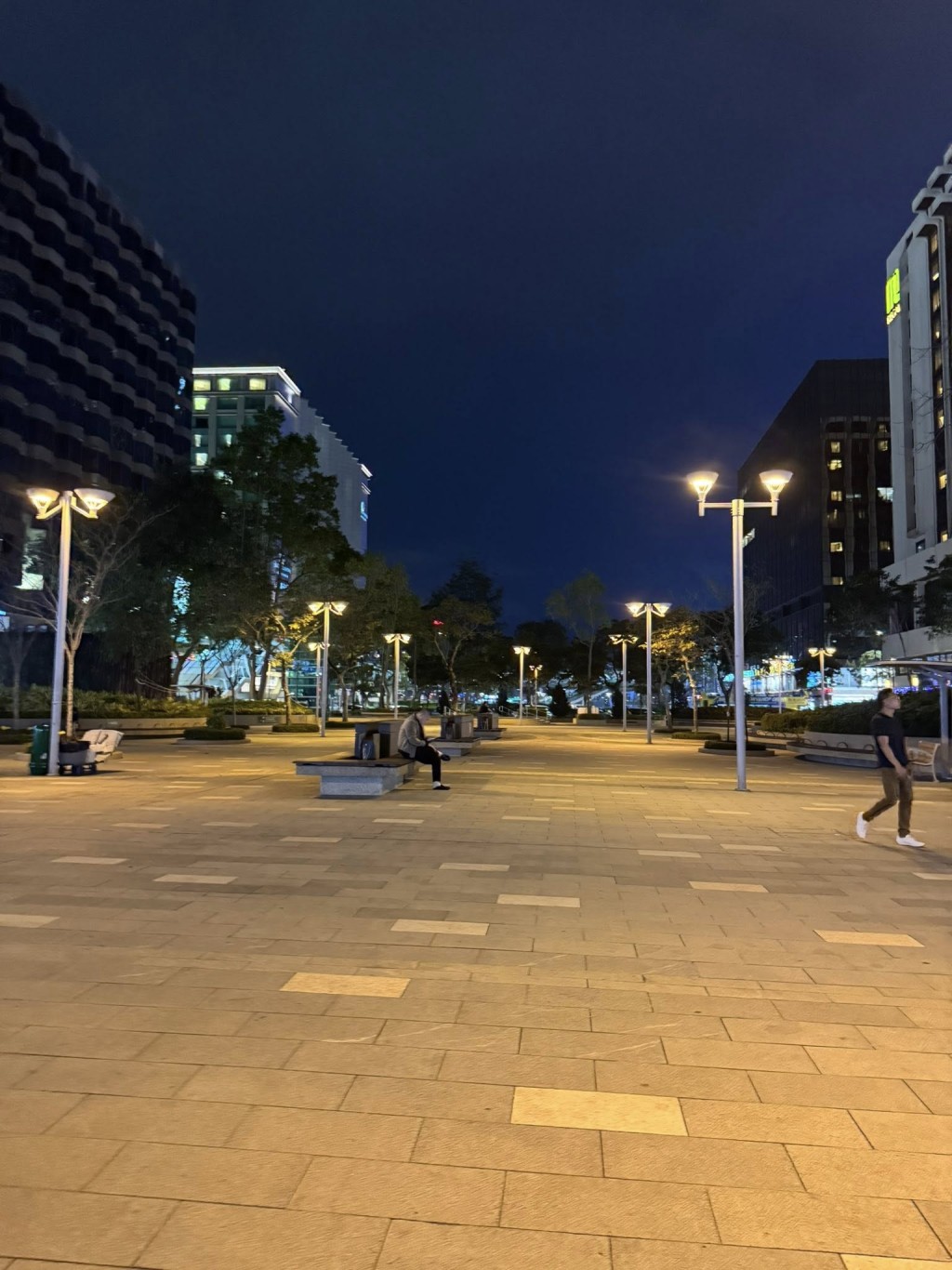 江玉歡日前在社交平台以「夜王年代」為題有感而發，指晚上經過尖東時發現「靜過歐洲」感唏噓，